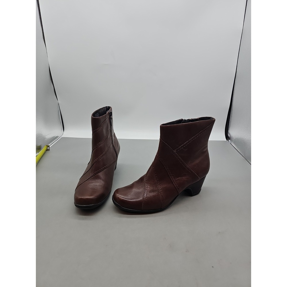 Clarks Brown Leather Zip Booties Ankle Boots Size 7 EUC